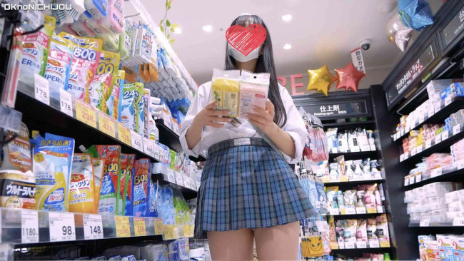 パンチラ 透けパン 陰毛 美乳