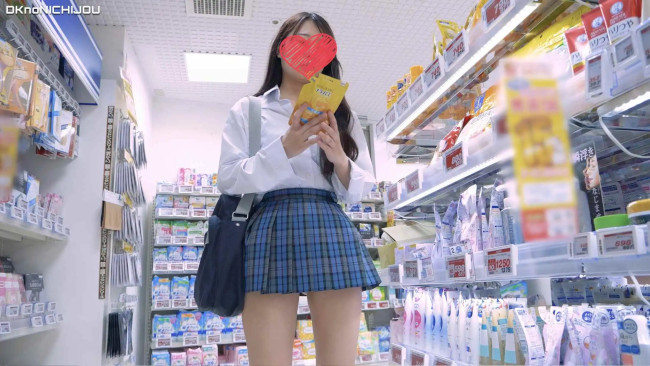 パンチラ 爆乳 太腿 巨尻